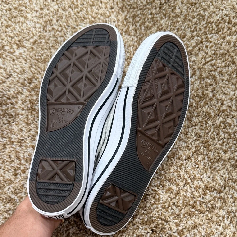 Women’s Converse Cream and White Canvas Pull On Sneakers - Picture 2 of 4